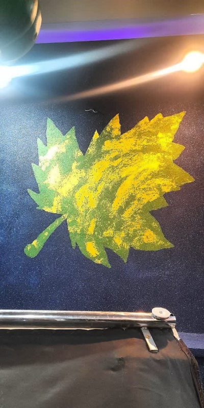 طراحی بلکا رنگ تیره در فضای مسکونی مدرن